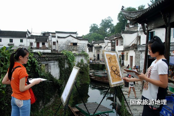　　9月13日，座落在婺源縣秋口鎮(zhèn)李坑村“小橋、流水、人家”創(chuàng)作寫生基地的李坑章文灑店農(nóng)家樂(lè)。