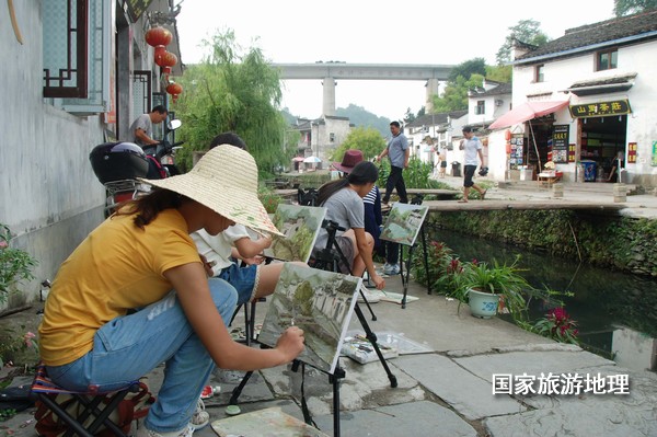 　　9月13日，座落在婺源縣秋口鎮(zhèn)李坑村“小橋、流水、人家”創(chuàng)作寫生基地的李坑章文灑店農(nóng)家樂(lè)。